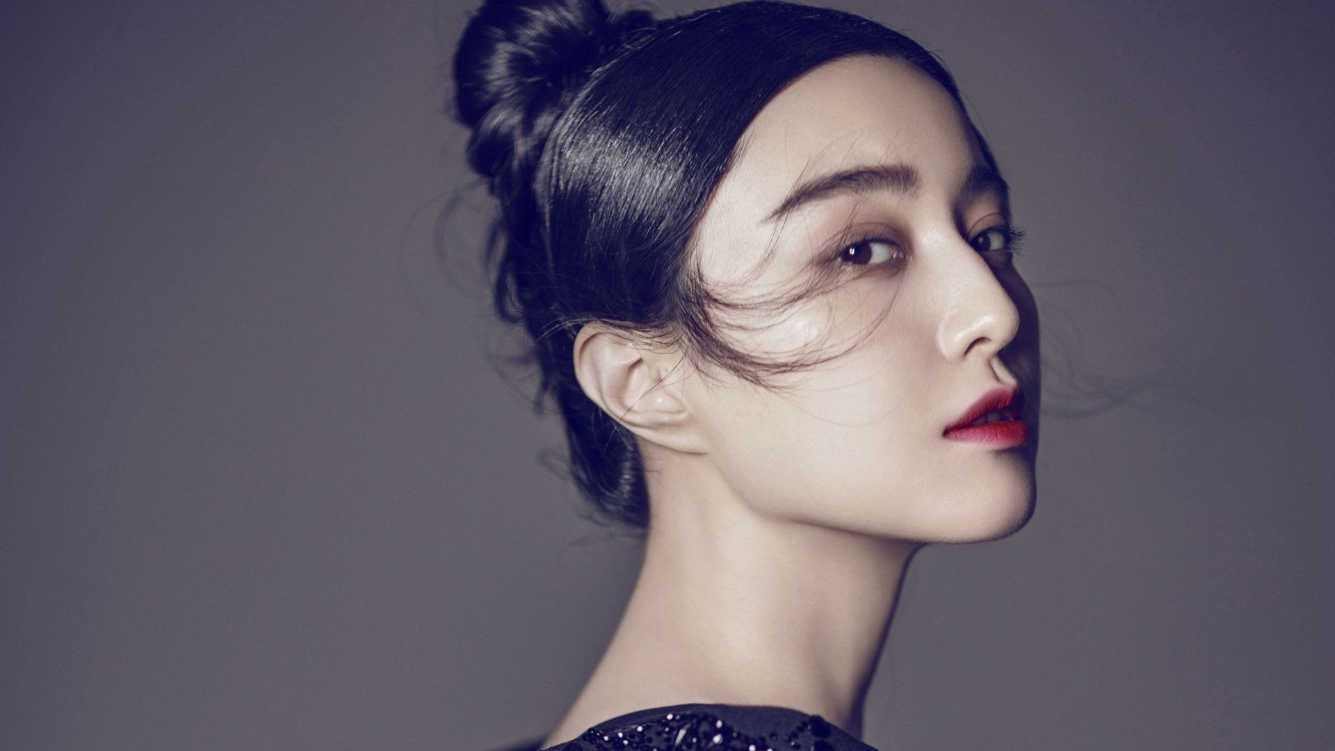 横贯大陆的传奇，从足球场到篮球馆的胜利叙事