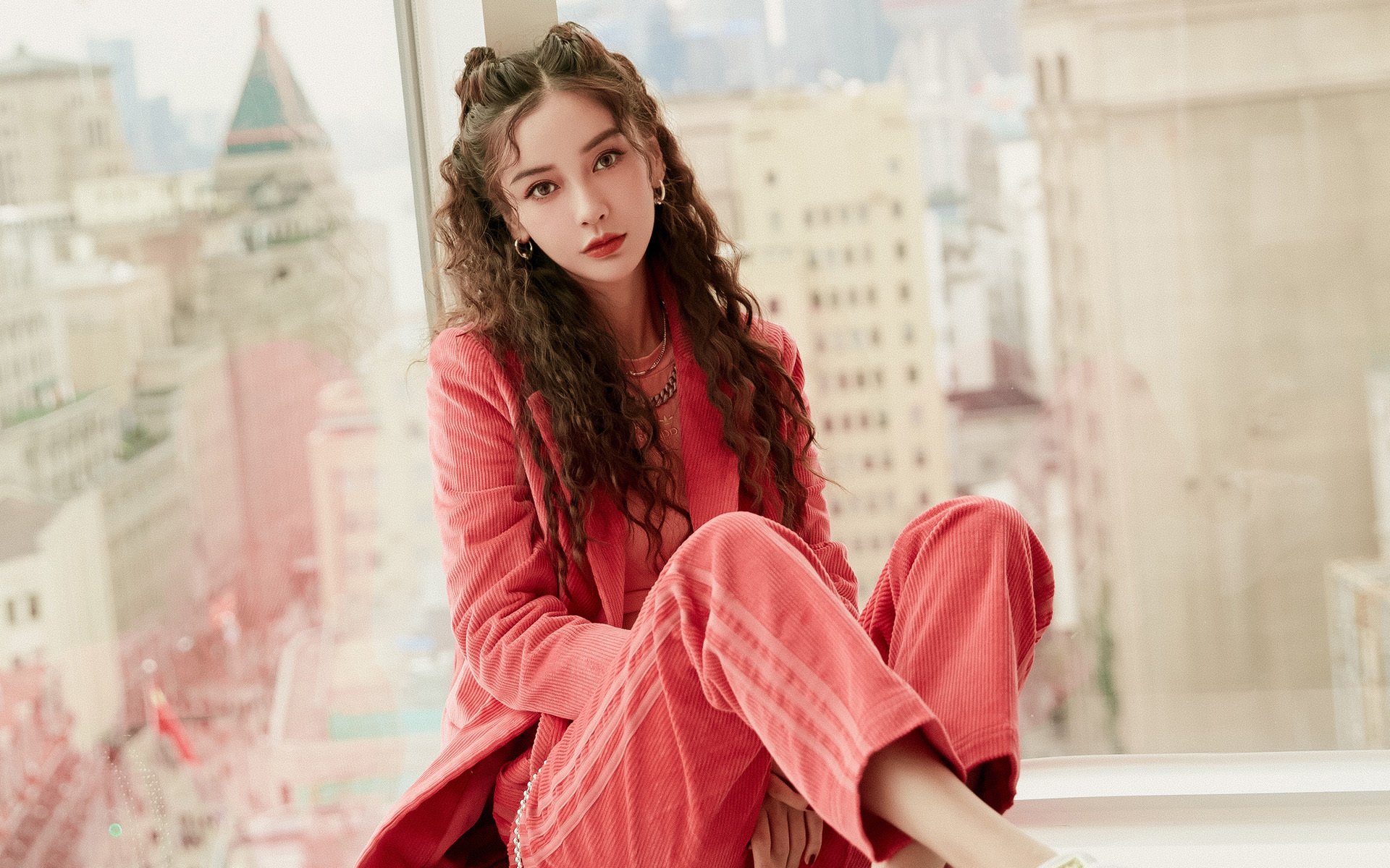 弯道与终场哨,当哈利伯顿在街道接管比赛,尼克斯在计时器归零时创造心跳